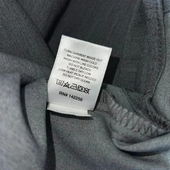 FIGS Men’s Graphite Gray Scrub Pullover Shirt Top 1 Pocket Large Short Sleeves - Picture 13 of 13